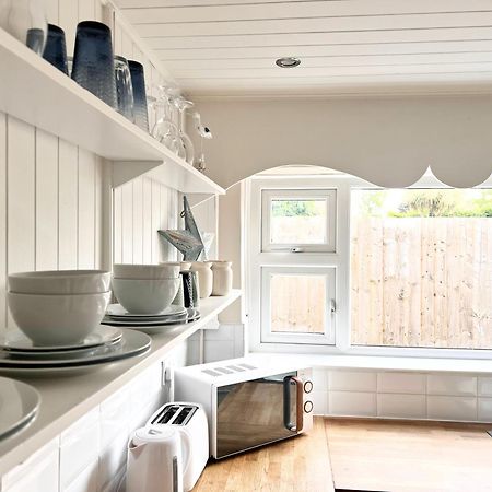 Cosy Cottage In Mersea - Walking Distance To Beach And Town West Mersea Εξωτερικό φωτογραφία
